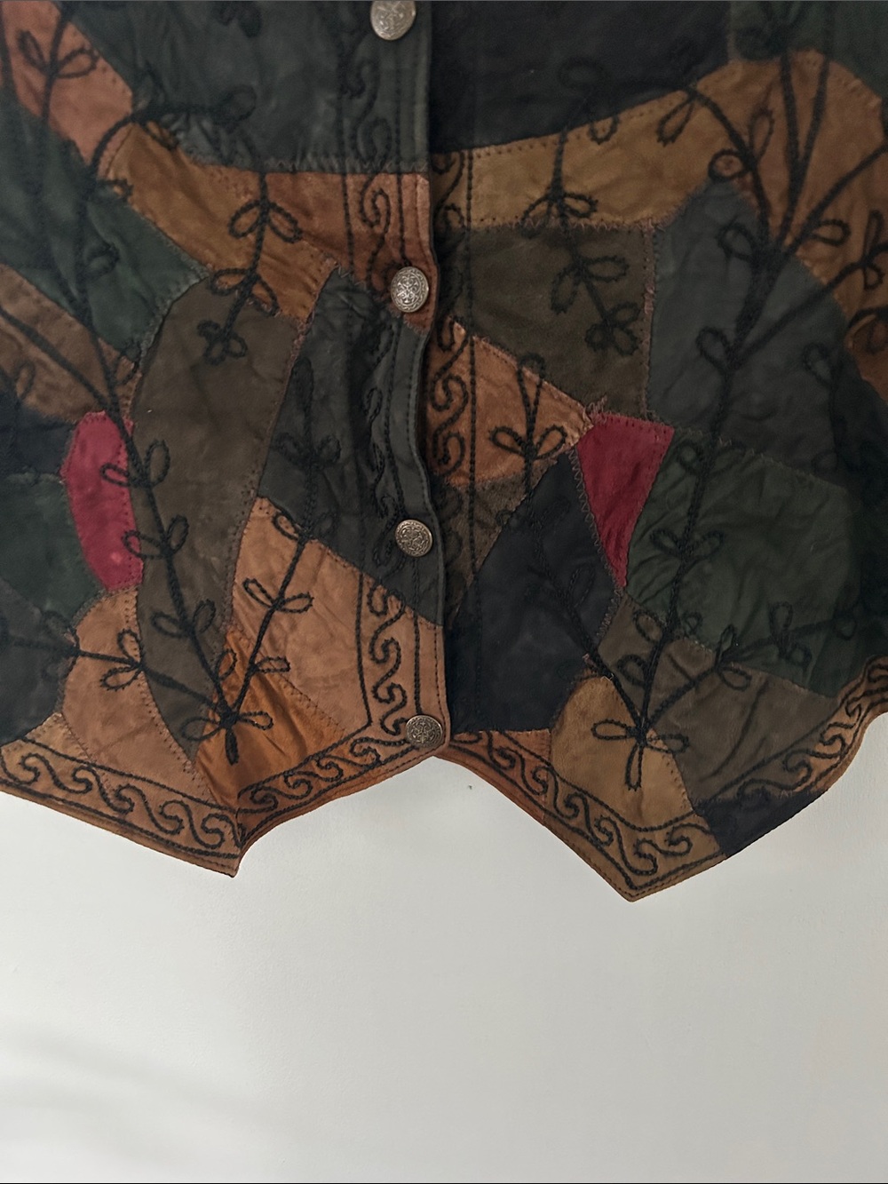 VTG Fashion Bug Patchwork Leather Vest Embroidered Floral Eclectic Grandma Y2K - Picture 5 of 14